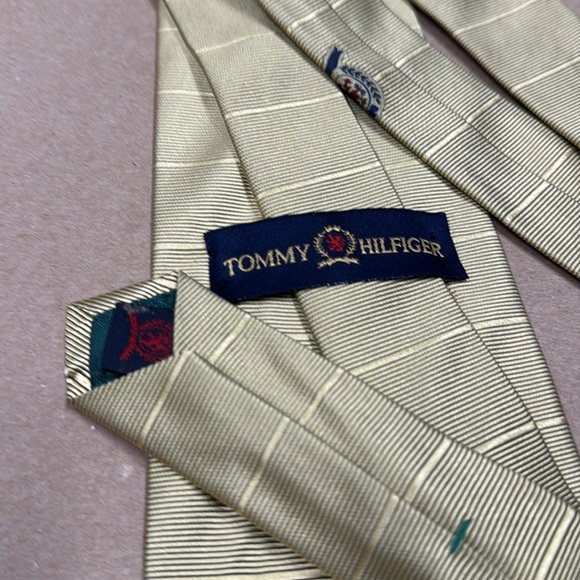 Vintage gold Tommy Hilfiger tie - Picture 4 of 4